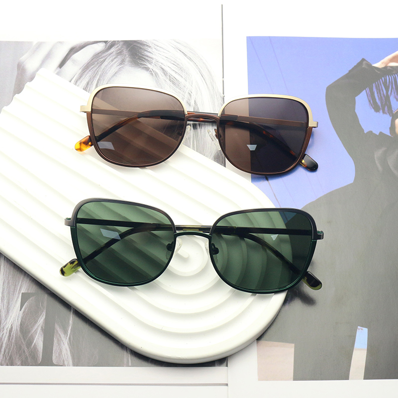 Upgrade Your Style with Our High-Quality Metal Sunglasses!